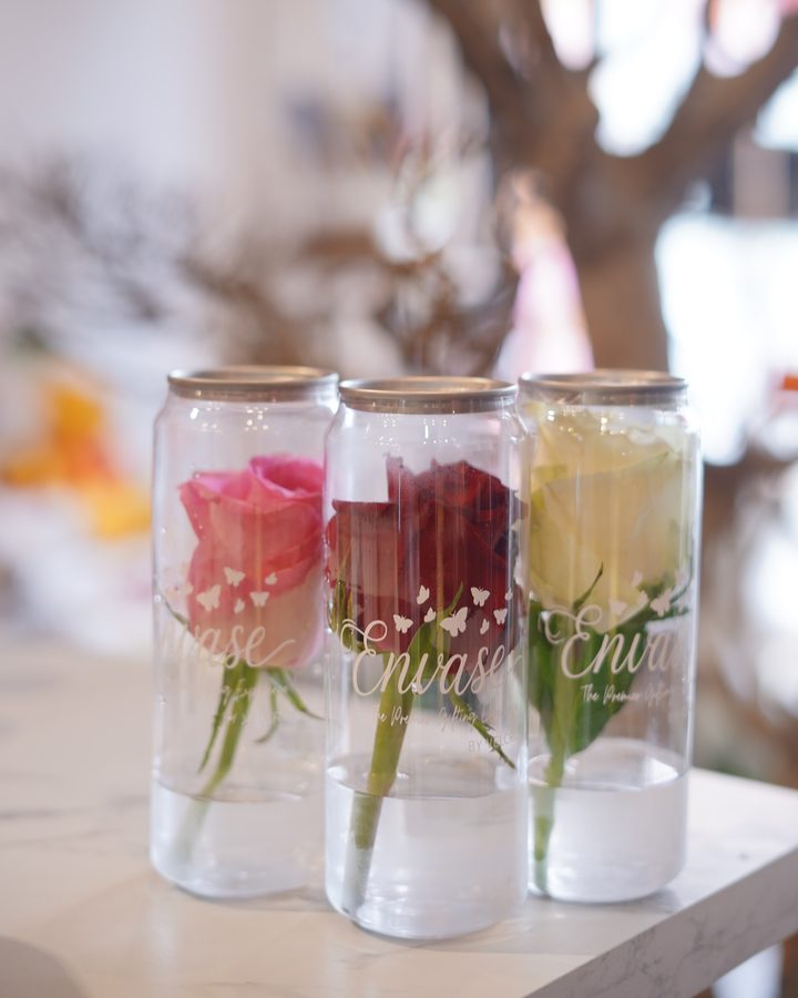 Envase canned flowers — fresh roses sealed in branded clear cans
